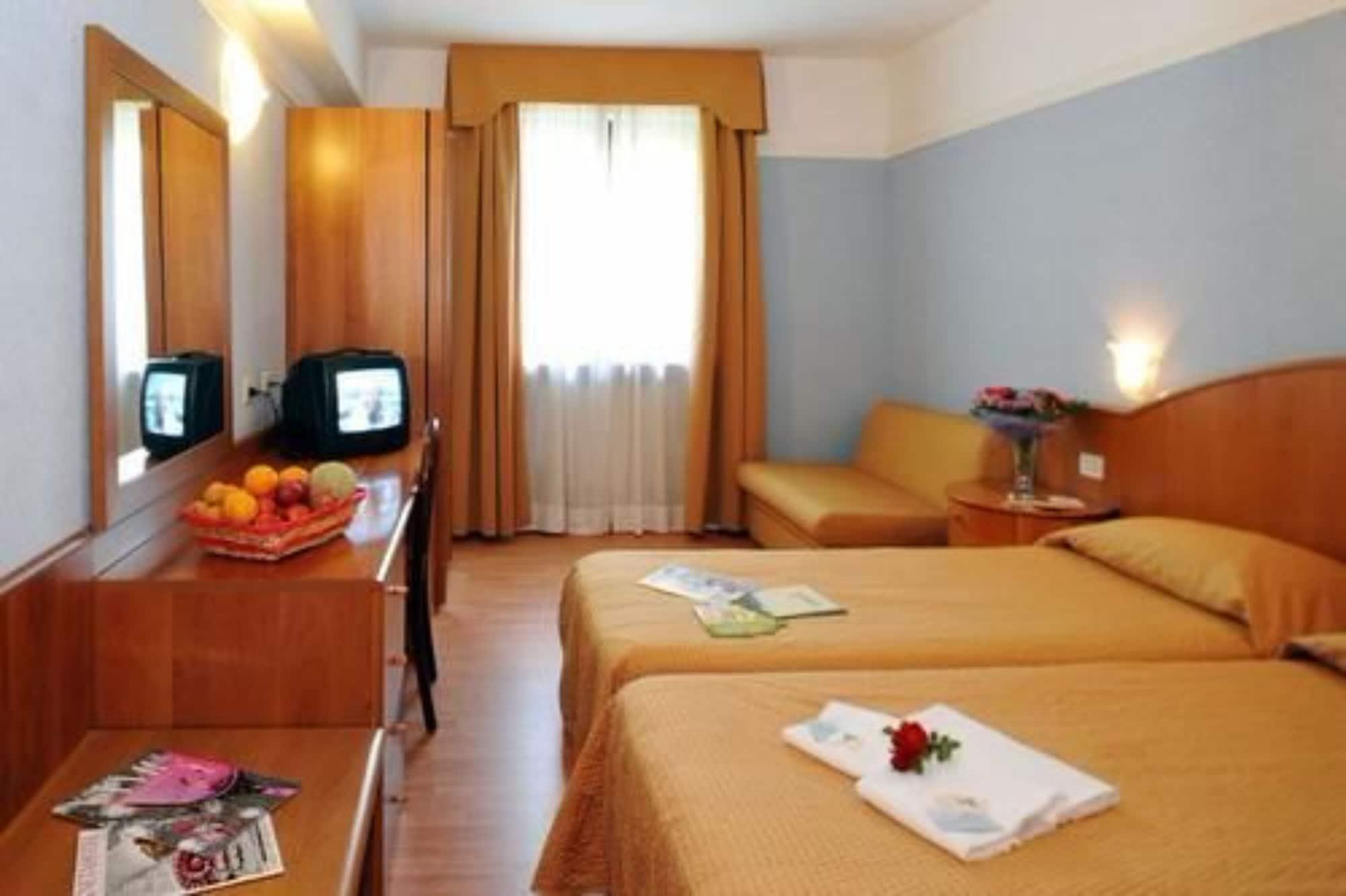 Park Hotel Jolanda San Zeno di Montagna Bagian luar foto
