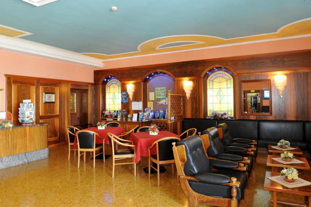 Park Hotel Jolanda San Zeno di Montagna Bagian luar foto