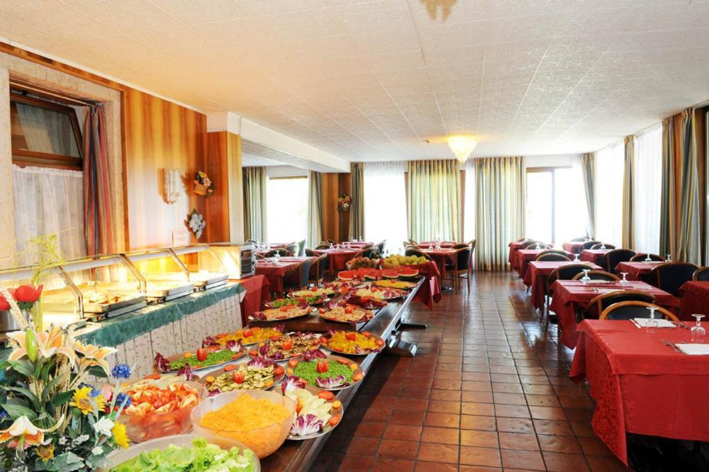 Park Hotel Jolanda San Zeno di Montagna Bagian luar foto