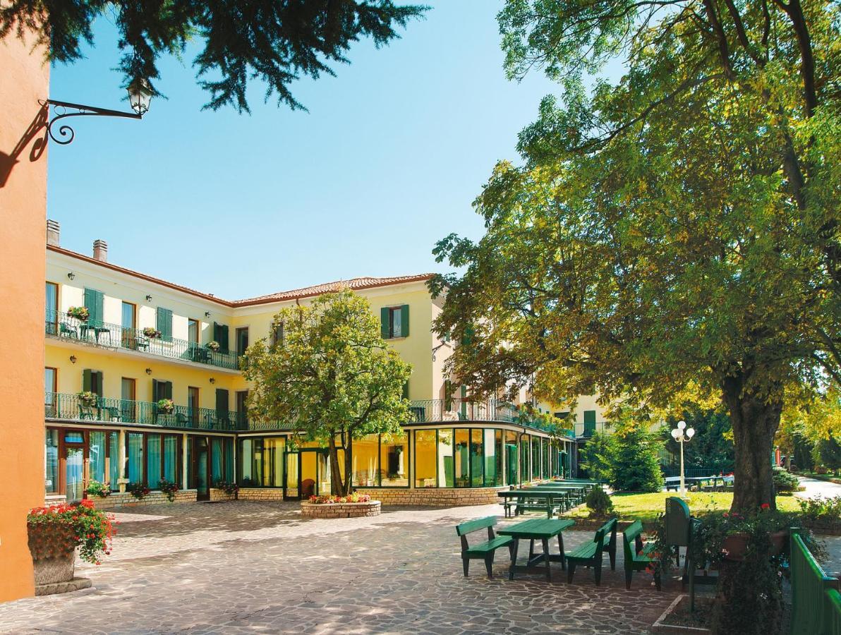 Park Hotel Jolanda San Zeno di Montagna Bagian luar foto